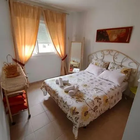 Penthouse Paradiso: 2br Oasis In Del Sol Apartament Casares
