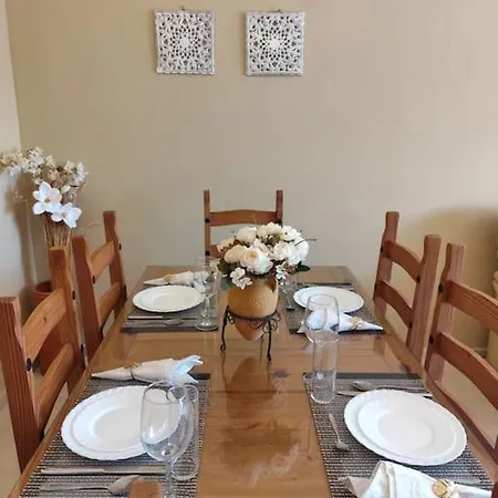 Penthouse Paradiso: 2br Oasis In Del Sol Apartament Casares
