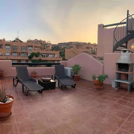 Penthouse Paradiso: 2br Oasis In Del Sol Apartament